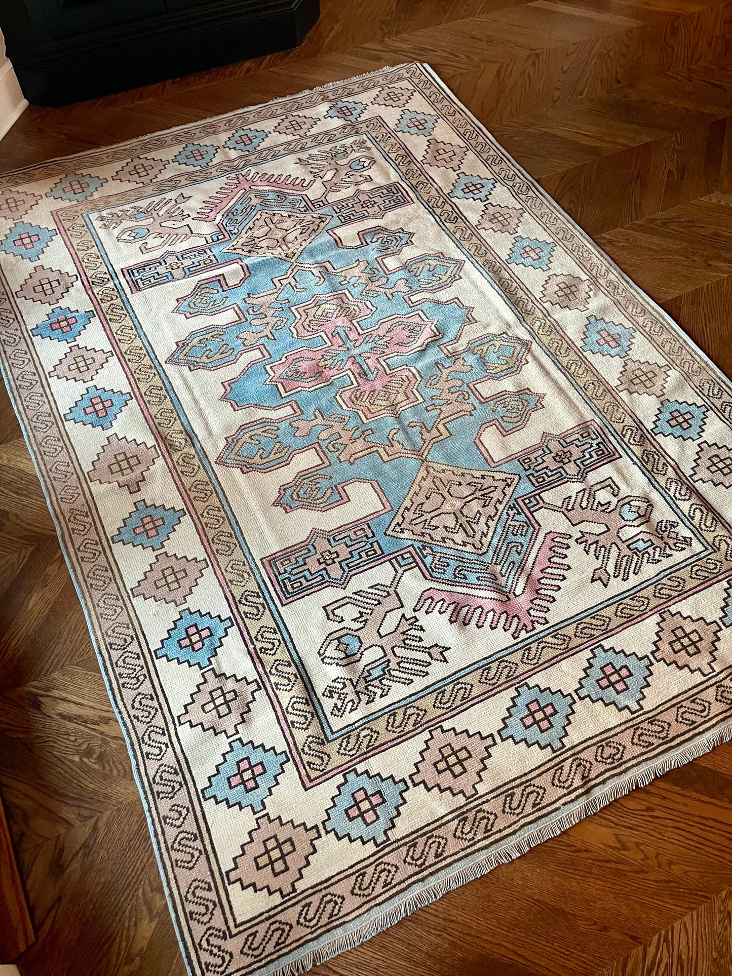VINTAGE TURKISH OUSHAK RUG 5’9” x 8’