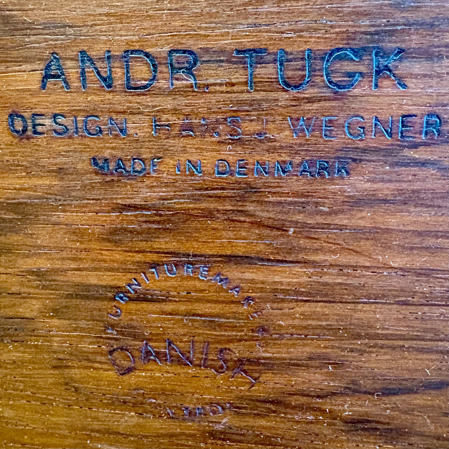 ROSEWOOD COFFEE TABLE BY HANS WEGNER