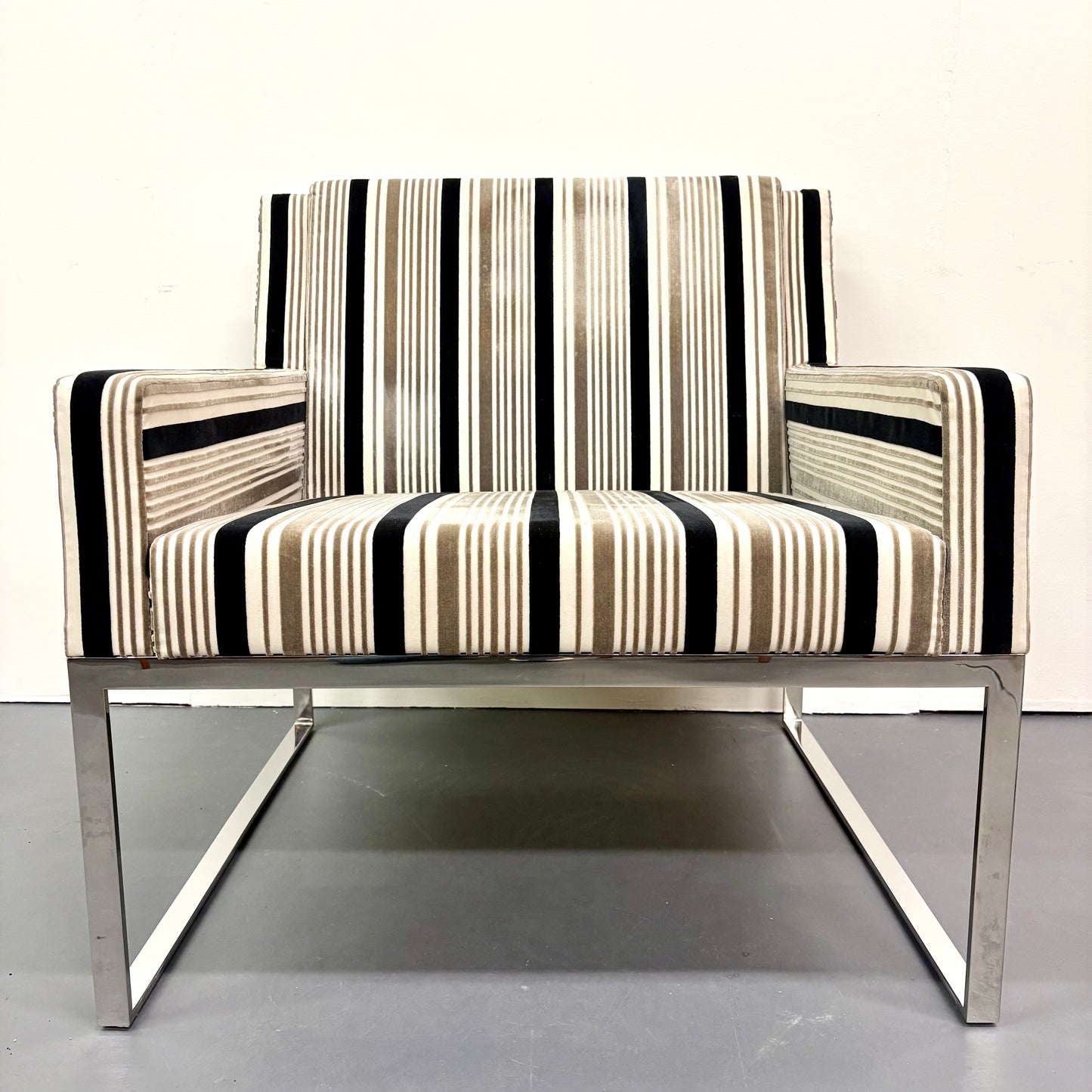 Mid Century Chrome Pair Of Upholstered Lounge Chairs Attributed To Milo Baughman