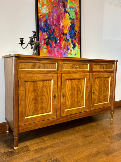 CLASSIC MAHOGANY THREE DOOR SIDEBOARD
