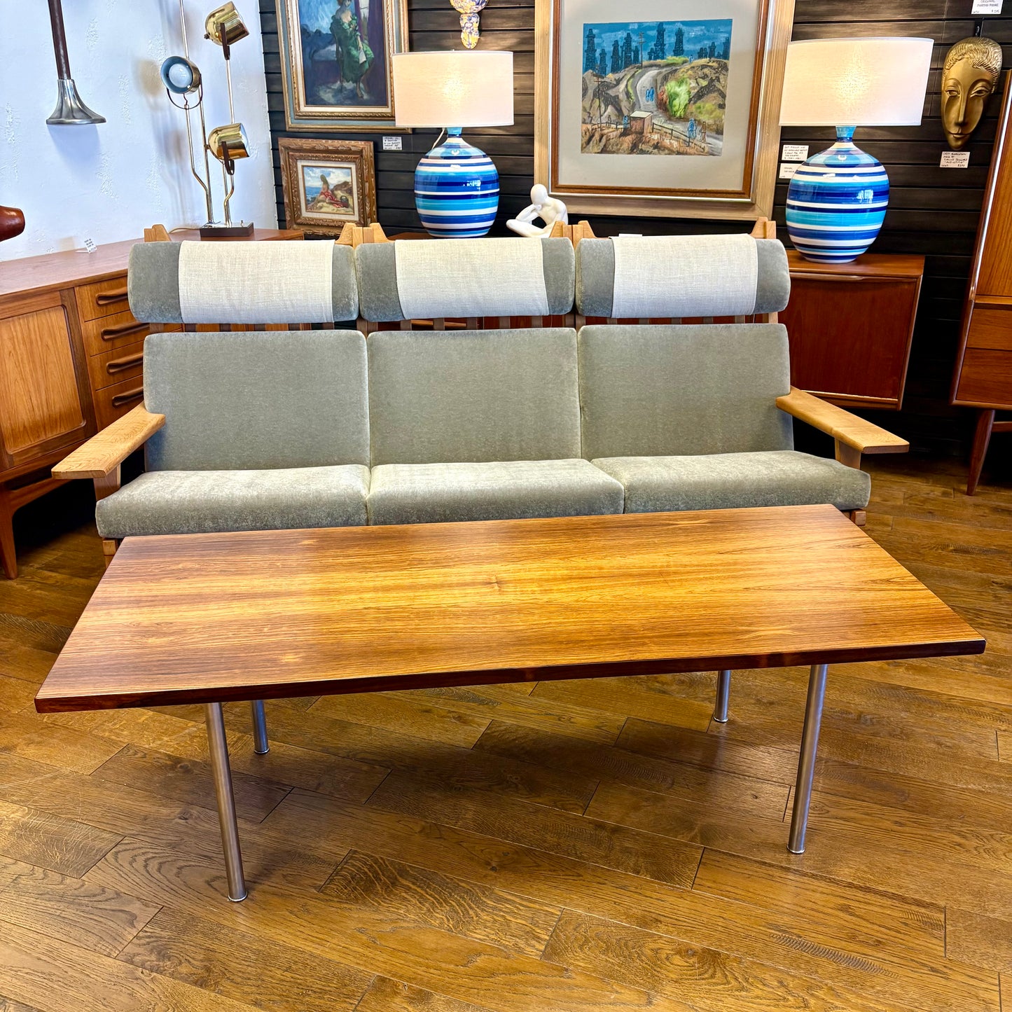 ROSEWOOD COFFEE TABLE BY HANS WEGNER
