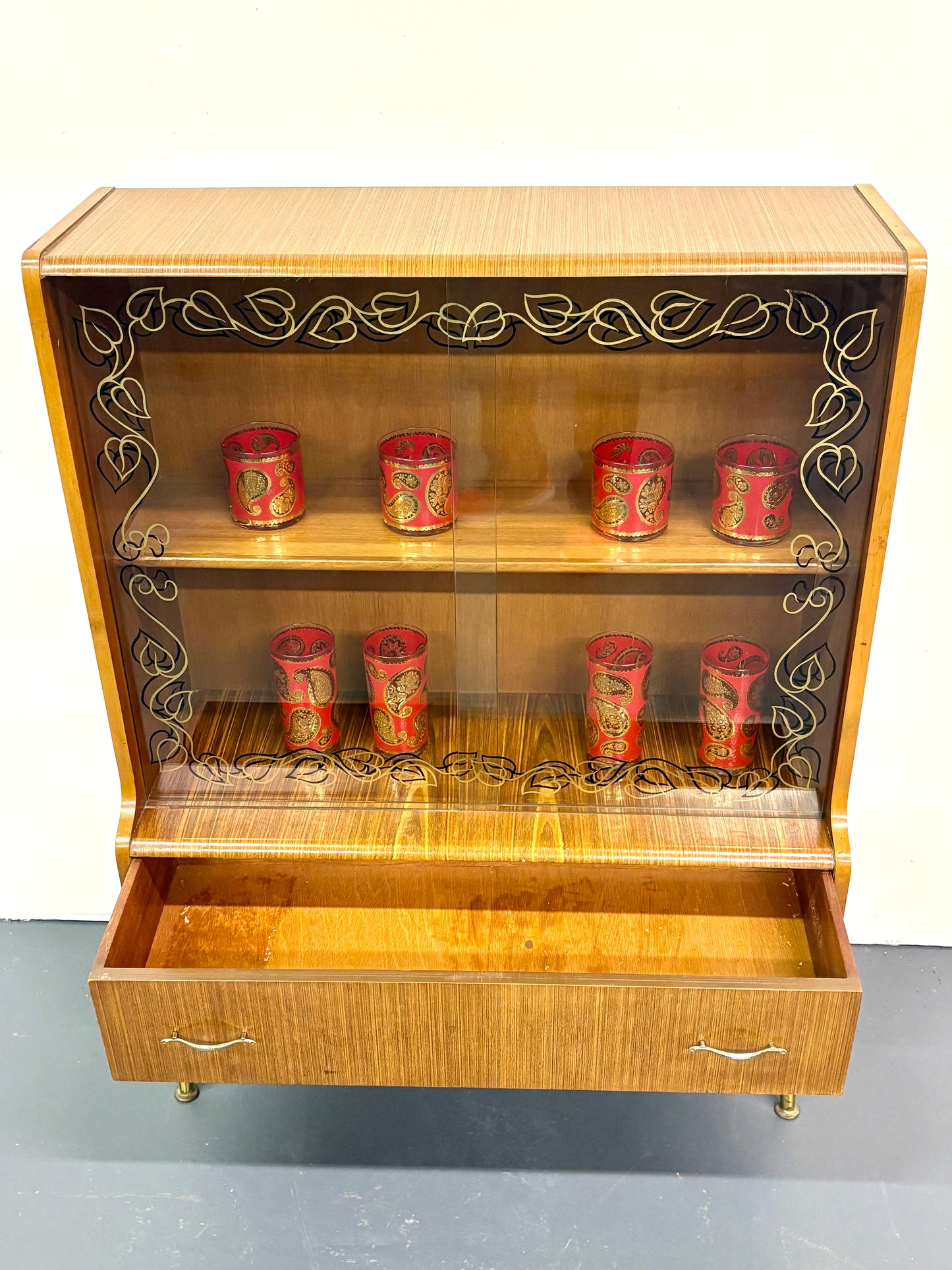 MID CENTURY ROSEWOOD DISPLAY CABINET