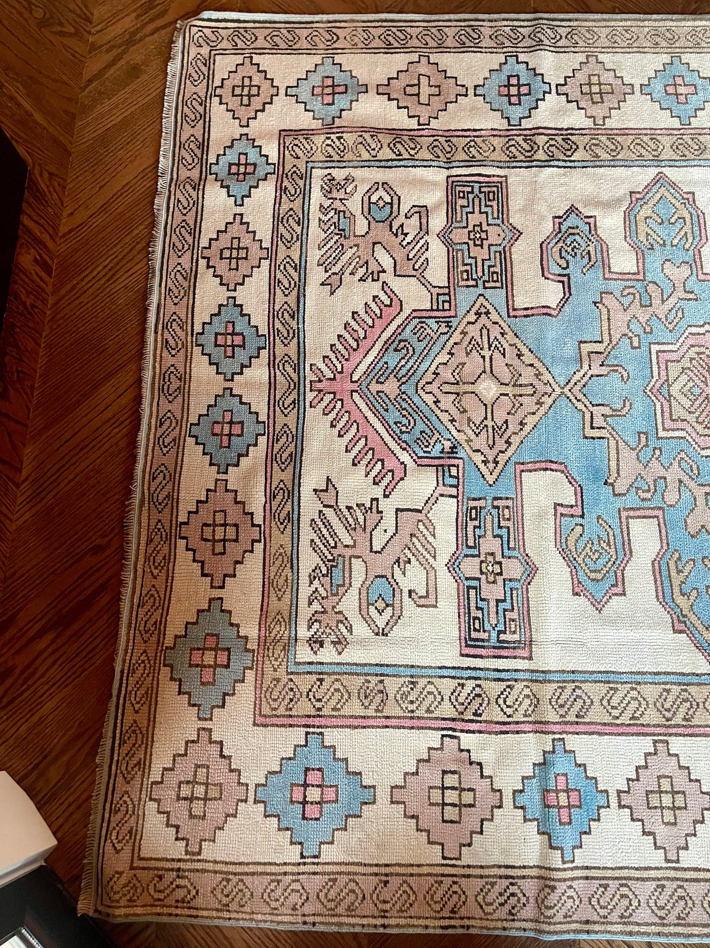 VINTAGE TURKISH OUSHAK RUG 5’9” x 8’