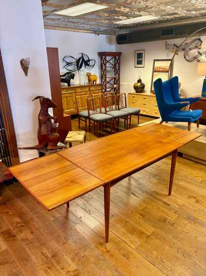 Mid Century Extendable Teak Dining Table By Skovmaud Anderson - Denmark