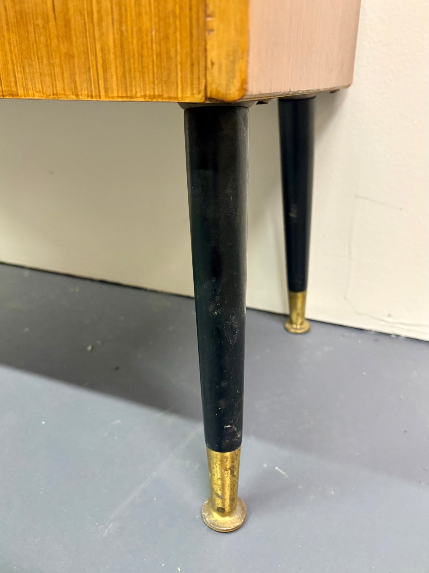 MID CENTURY ROSEWOOD DISPLAY CABINET