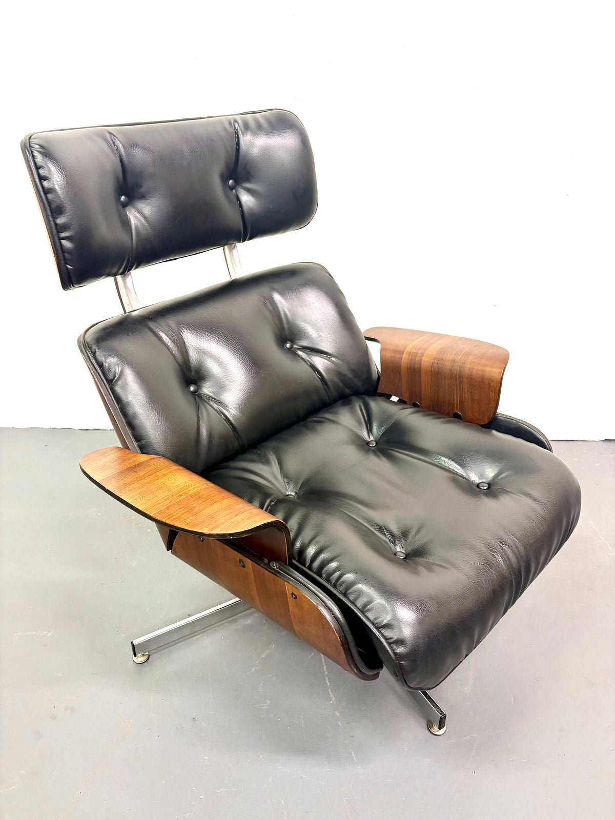 Rare Mid Century Eames Style Recliner by Plycraft - American