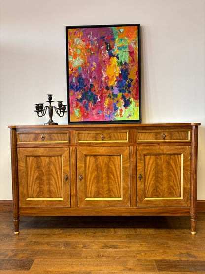 CLASSIC MAHOGANY THREE DOOR SIDEBOARD