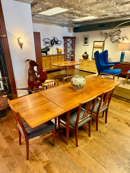 Mid Century Extendable Teak Dining Table By Skovmaud Anderson - Denmark