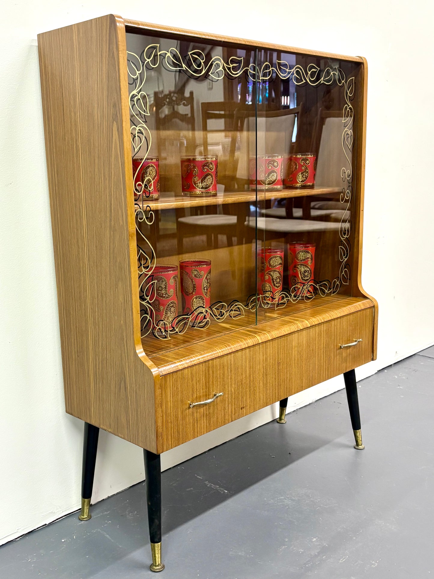 MID CENTURY ROSEWOOD DISPLAY CABINET