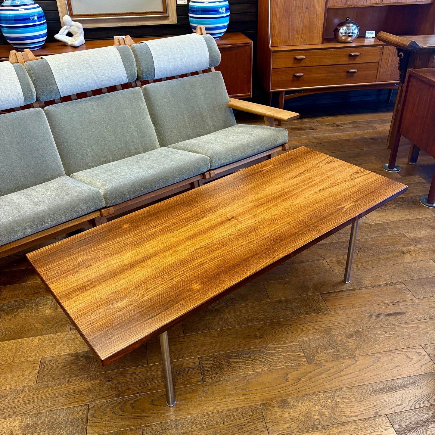 ROSEWOOD COFFEE TABLE BY HANS WEGNER