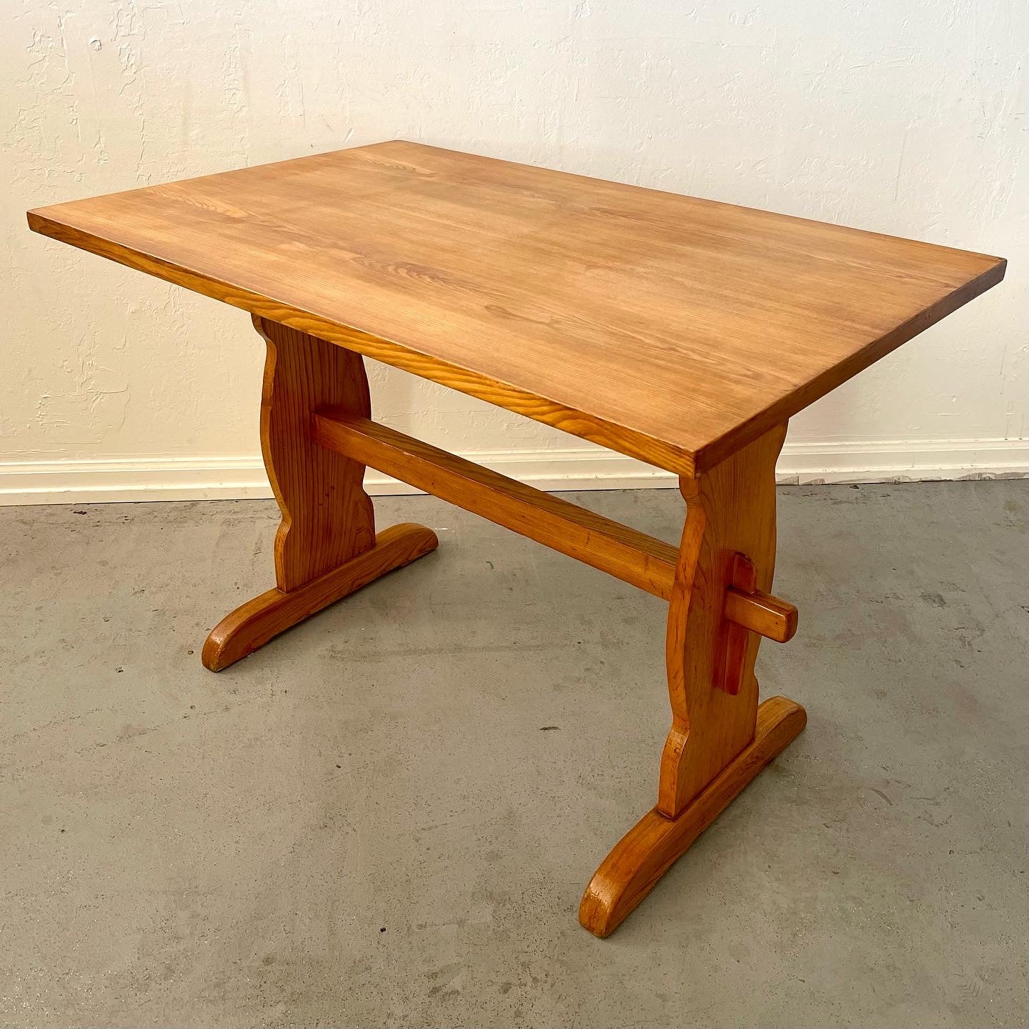 1950s SWEDISH MODERN PINE TABLE BY GÖRAN MALMVALL