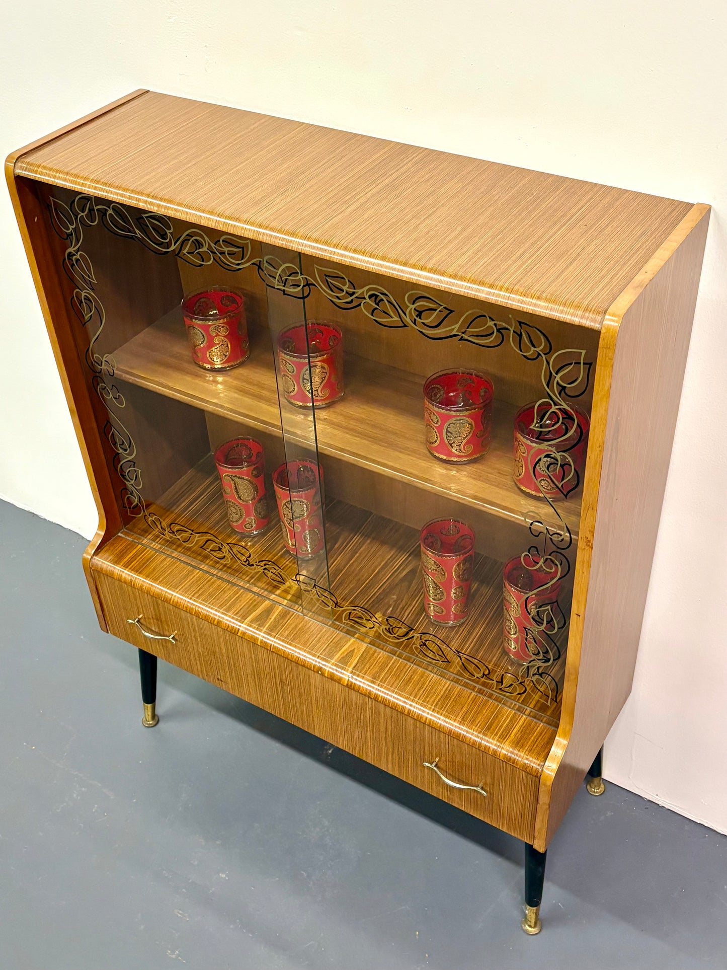 MID CENTURY ROSEWOOD DISPLAY CABINET