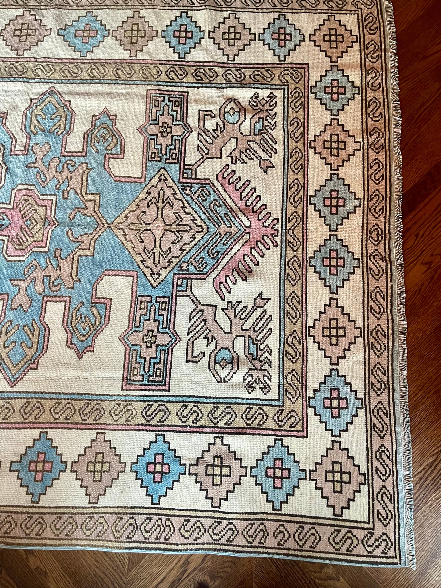 VINTAGE TURKISH OUSHAK RUG 5’9” x 8’