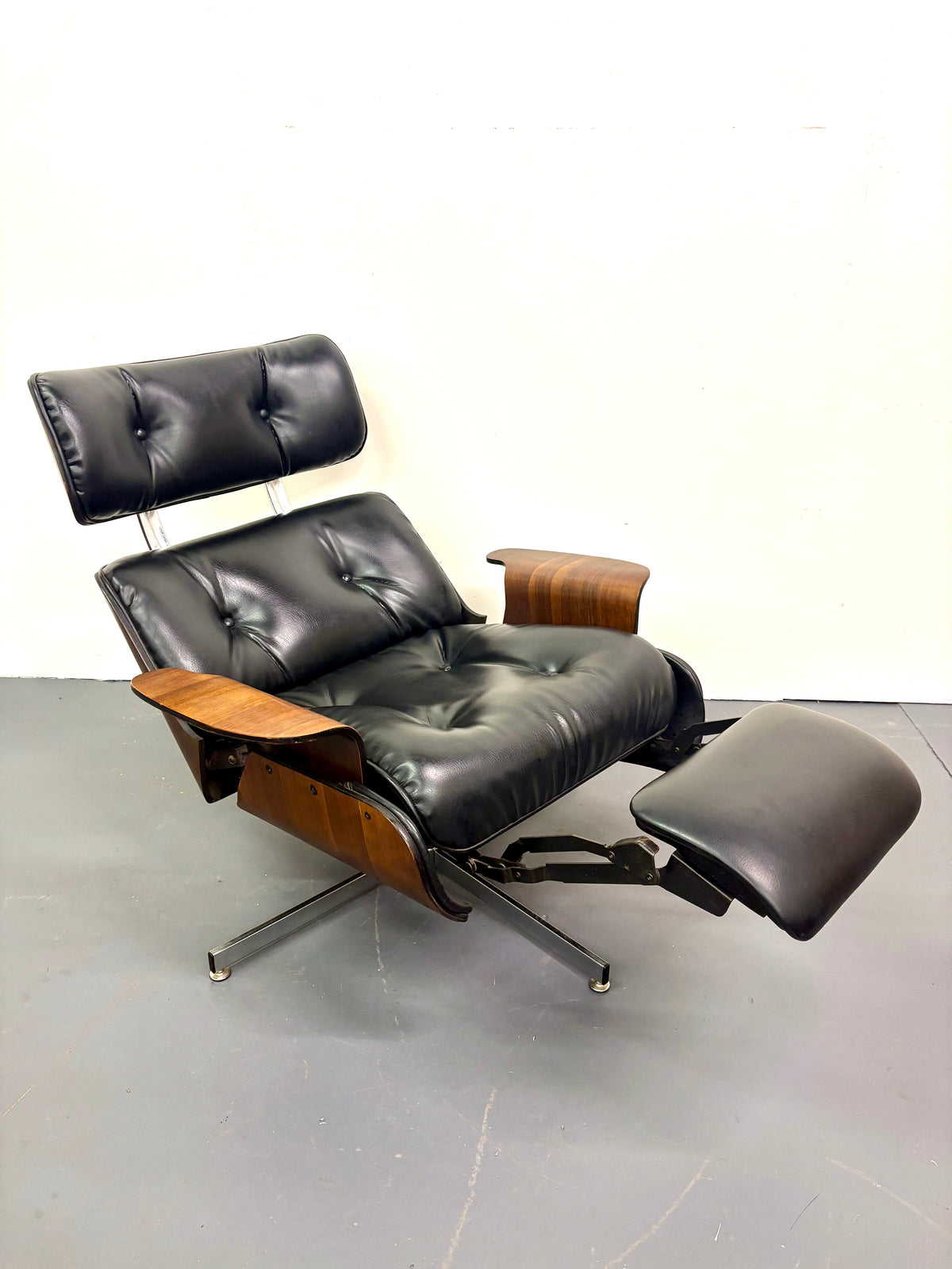 Rare Mid Century Eames Style Recliner by Plycraft - American