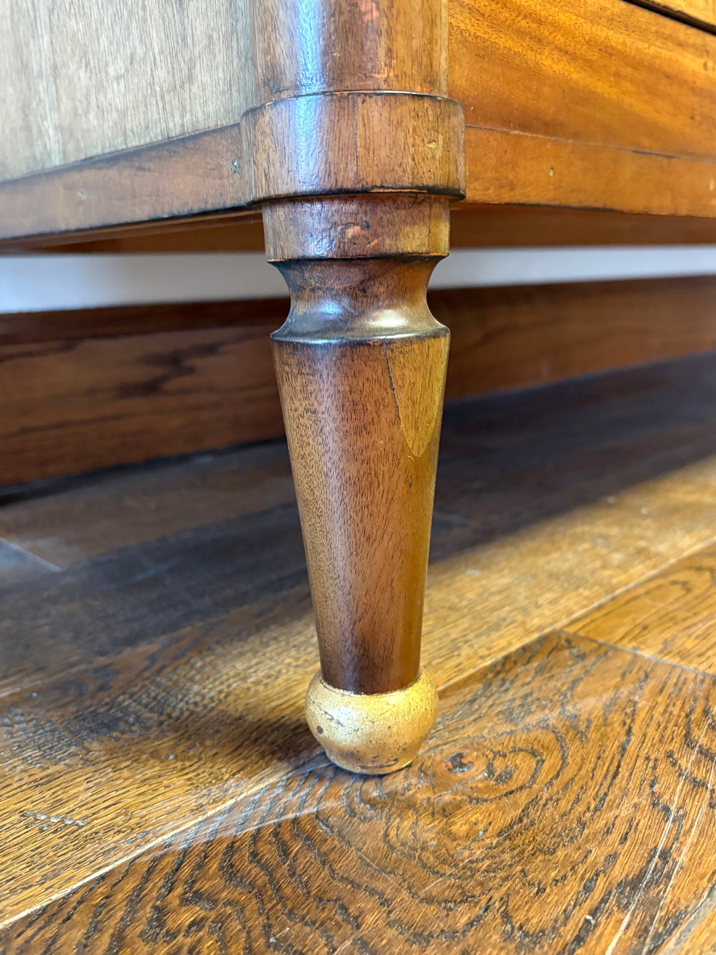 CLASSIC MAHOGANY THREE DOOR SIDEBOARD
