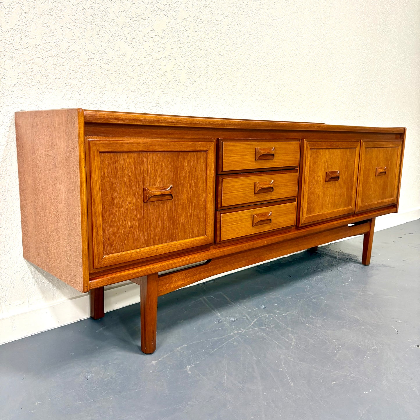 Long Mid Century Teak Credenza/Sideboard by William Lawrence of England