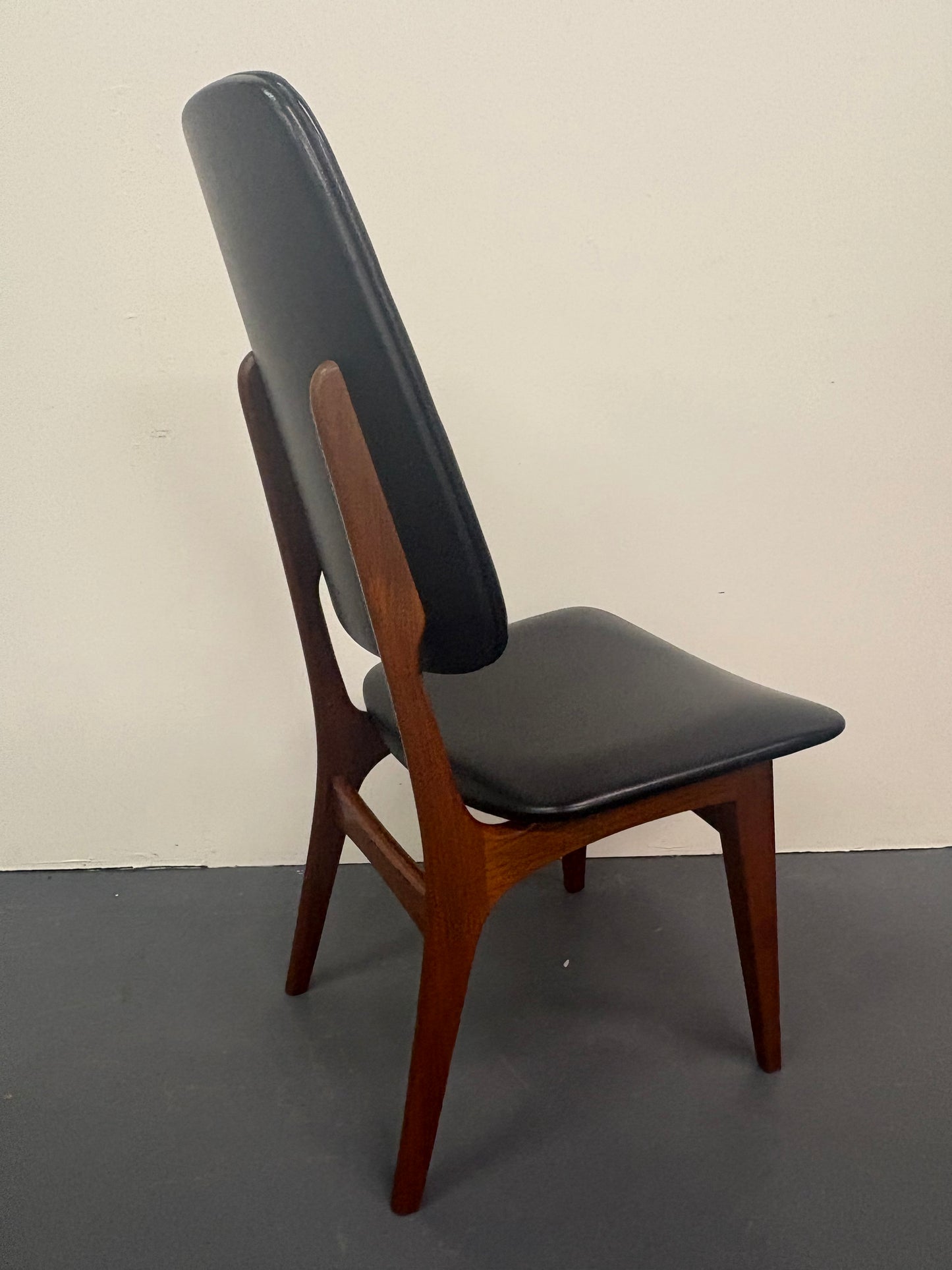 Rare Mid Century High Back Teak Set Of Eight Dining Chairs by Arne Hovmand-Olsen - Denmark
