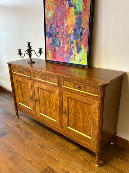 CLASSIC MAHOGANY THREE DOOR SIDEBOARD