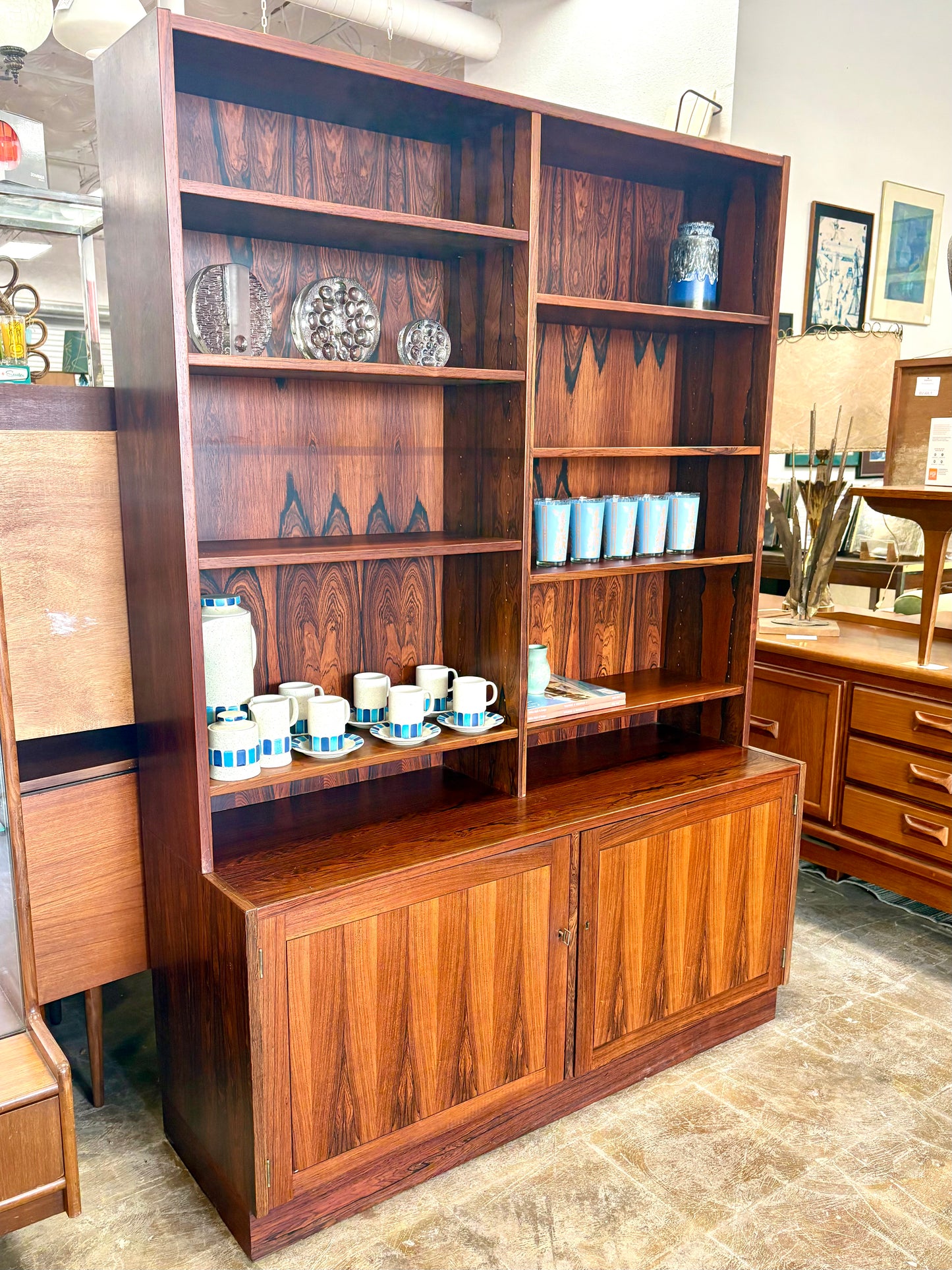 MID CENTURY ROSEWOOD BOOKCASE