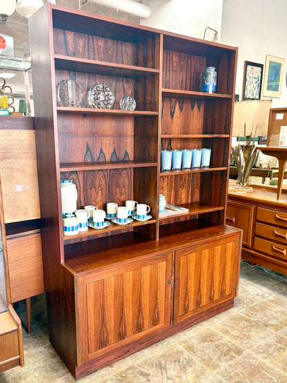 MID CENTURY ROSEWOOD BOOKCASE