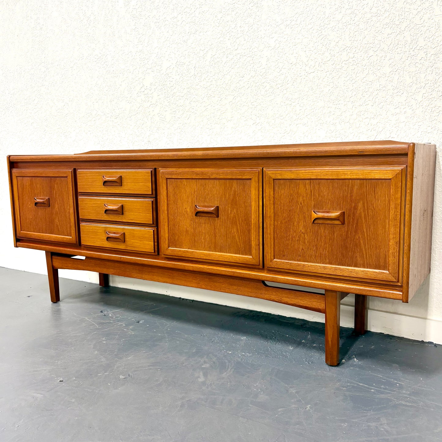 Long Mid Century Teak Credenza/Sideboard by William Lawrence of England