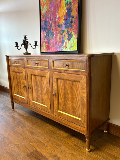 CLASSIC MAHOGANY THREE DOOR SIDEBOARD