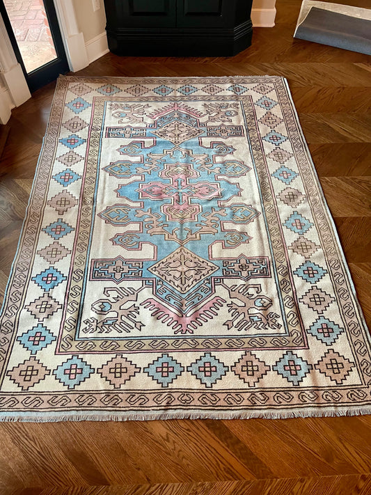 VINTAGE TURKISH OUSHAK RUG 5’9” x 8’