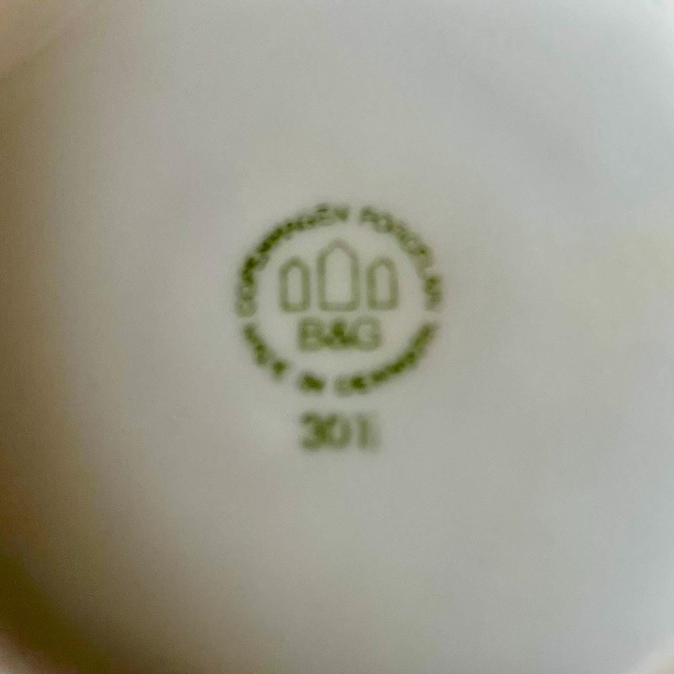 Rare Vintage White Porcelain and Teak Teapot by Henning Koppel for Bing & Grondahl, 1960s No. 301