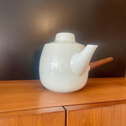 Rare Vintage White Porcelain and Teak Teapot by Henning Koppel for Bing & Grondahl, 1960s No. 301
