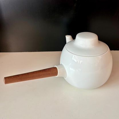 Rare Vintage White Porcelain and Teak Teapot by Henning Koppel for Bing & Grondahl, 1960s No. 656