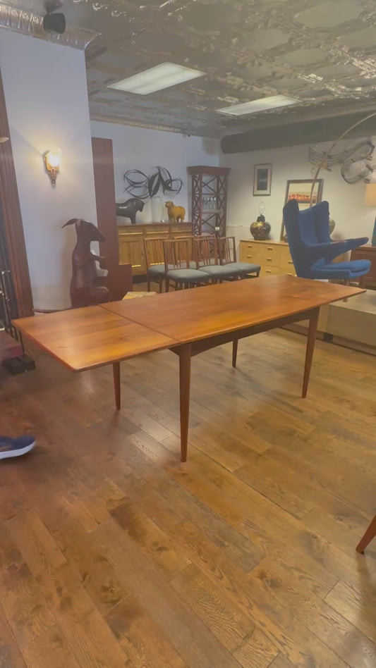 Mid Century Extendable Teak Dining Table By Skovmaud Anderson - Denmark